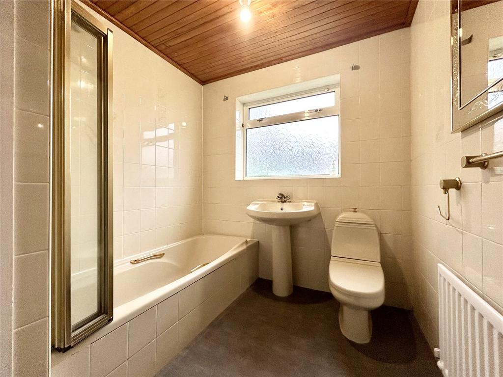 En-Suite Bathroom