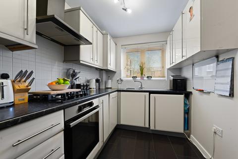 16 Hengist Way, Wallington, SM6 9BP