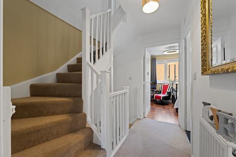 16 Hengist Way, Wallington, SM6 9BP