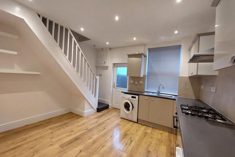2 bedroom terraced house to rent, Stanley Street, Whitefield
