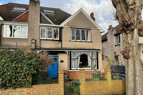 3 Hillside Gardens, Wallington, SM6 9NX