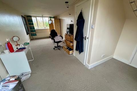 3 Hillside Gardens, Wallington, SM6 9NX