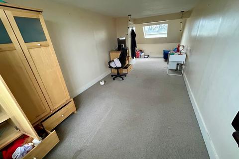 3 Hillside Gardens, Wallington, SM6 9NX