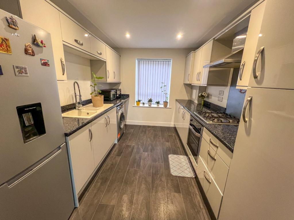 Norwich Avenue, Grimsby, North E... 3 bed semidetached house £795