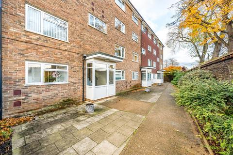 18 Beacon Grove, Carshalton, SM5 3BA