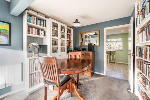 18 Beacon Grove, Carshalton, SM5 3BA