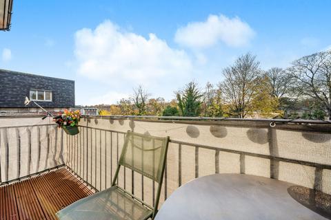 18 Beacon Grove, Carshalton, SM5 3BA
