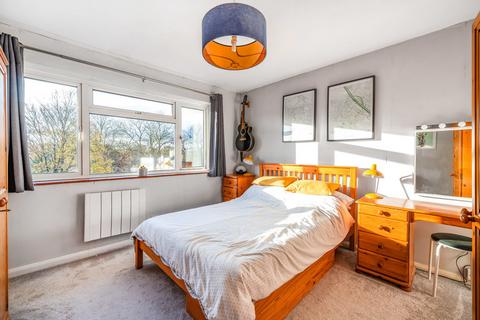 18 Beacon Grove, Carshalton, SM5 3BA
