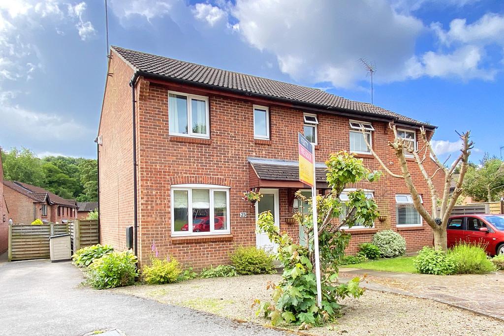 Norwood Grove, Harrogate 3 bed semidetached house for sale £240,000