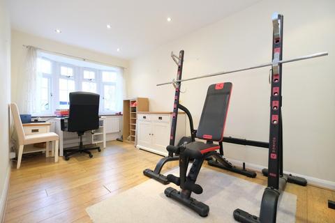 5 Station Approach, Chelsfield, Orpington, BR6 6EU