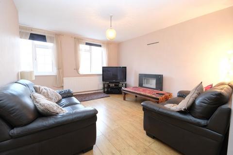 5 Station Approach, Chelsfield, Orpington, BR6 6EU