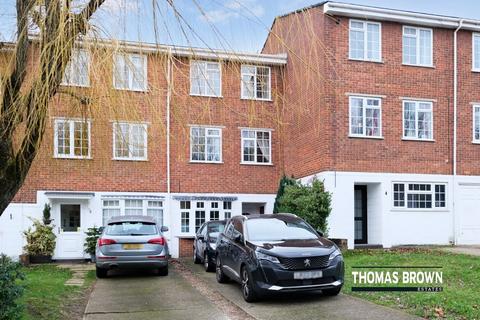 5 Station Approach, Chelsfield, Orpington, BR6 6EU