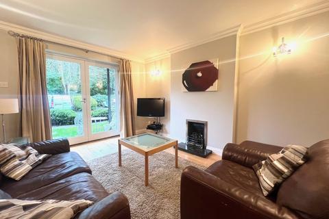 2 bedroom flat to rent, Quarry Dene, Weetwood, Leeds, LS16