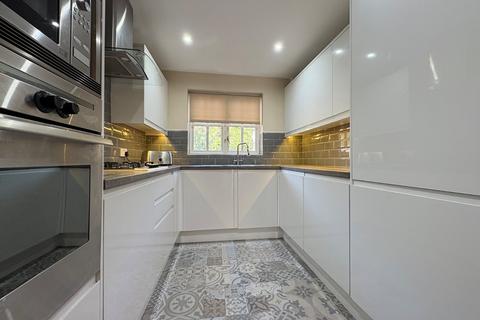 2 bedroom flat to rent, Quarry Dene, Weetwood, Leeds, LS16