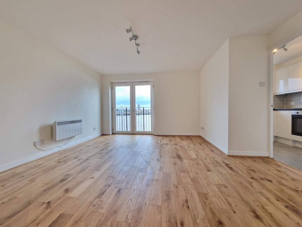 2 bedroom apartment with direct river view and pa
