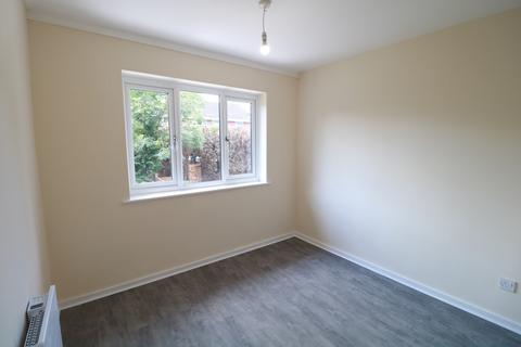 2 bedroom maisonette to rent, St. Lawrence Close, Solihull B93