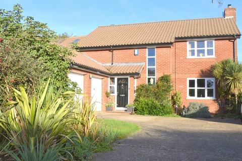 4 bedroom detached house for sale, North Wootton