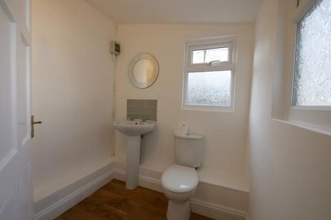 3 bedroom end of terrace house to rent, Main Street, CLANFIELD
