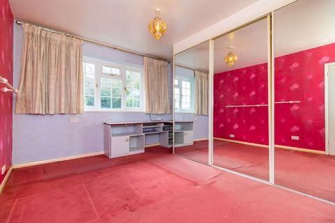 Aviemore Milner Approach, Caterham, CR3 6JT
