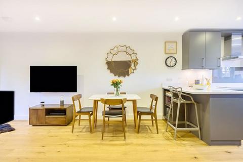 12 Hillview Close, Purley, CR8 1AU