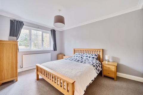 12 Hillview Close, Purley, CR8 1AU