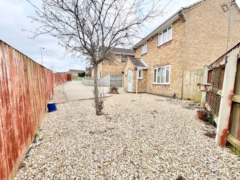 Front garden to...