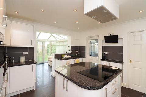 34 Silver Leys, Bentley, Ipswich, IP9 2BS