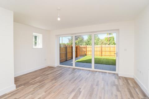 2 bedroom semi-detached house to rent, Old London Road, Copdock