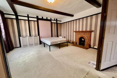4 bedroom detached house to rent - Park Road, Uxbridge, UB8