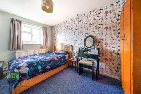 22 Dale Close, South Ockendon, RM15 5DR