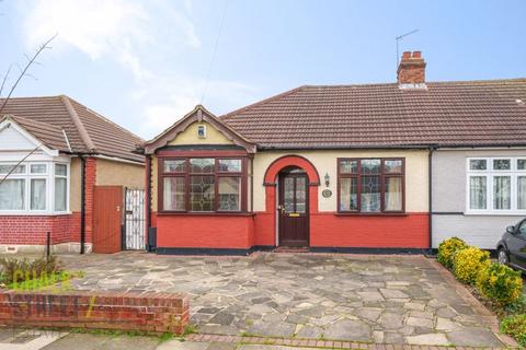16 Shirley Gardens, Hornchurch, RM12 4NH