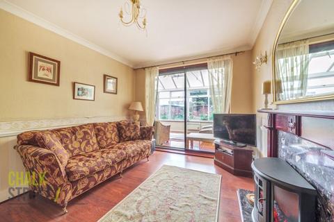 16 Shirley Gardens, Hornchurch, RM12 4NH