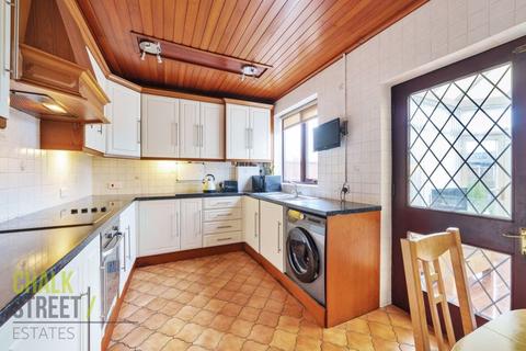 16 Shirley Gardens, Hornchurch, RM12 4NH