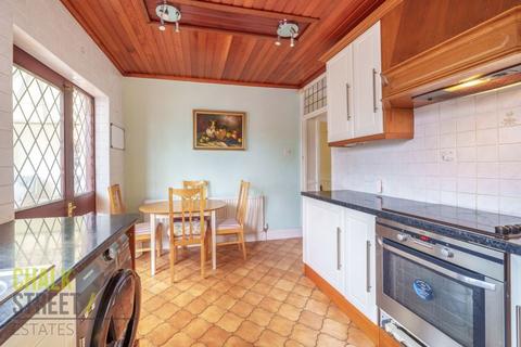 16 Shirley Gardens, Hornchurch, RM12 4NH