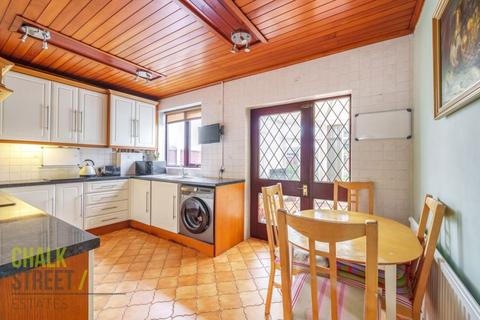 16 Shirley Gardens, Hornchurch, RM12 4NH