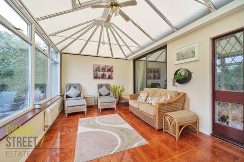 16 Shirley Gardens, Hornchurch, RM12 4NH