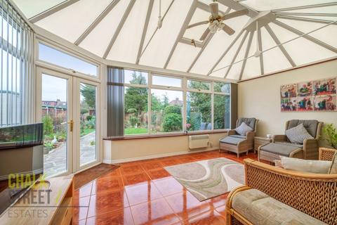 16 Shirley Gardens, Hornchurch, RM12 4NH
