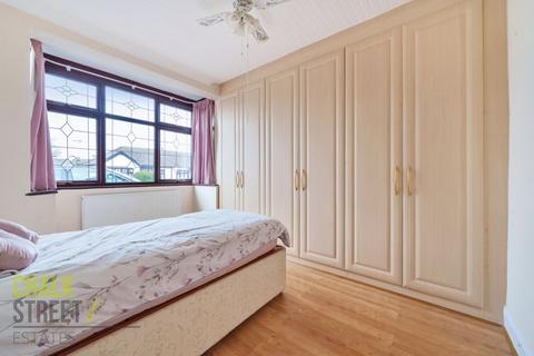 16 Shirley Gardens, Hornchurch, RM12 4NH