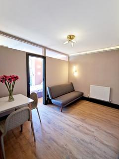 3 bedroom duplex to rent, New Kent Road, London SE1