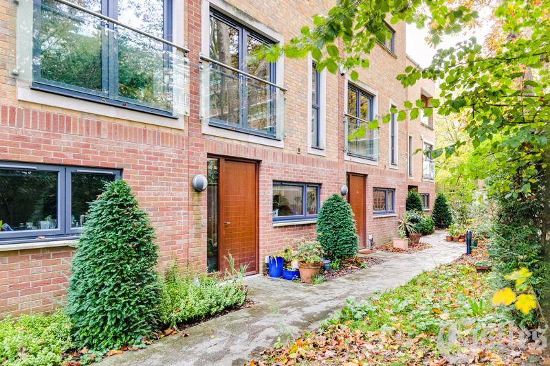 Bridgemount Mews, Mount Pleasant Villas N4 3 bed terraced house for