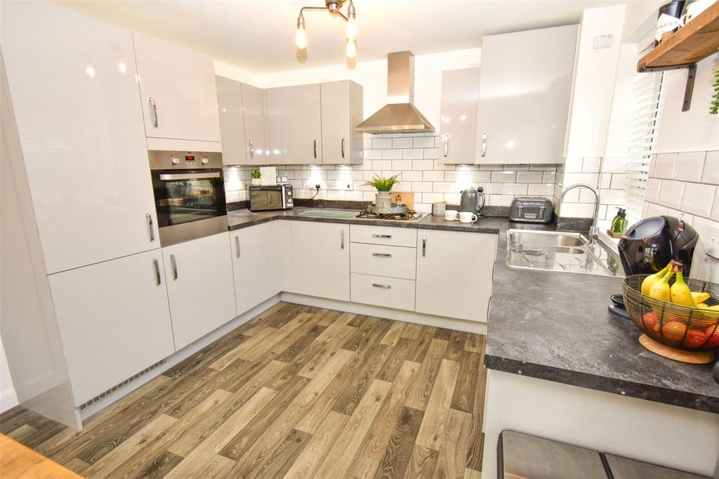 Geoffrey Close, Bearwood, Bournemouth, Dorset, BH11 3 bed detached house for sale £415,000