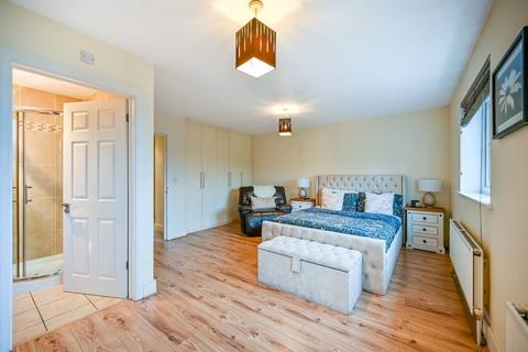 4 bedroom semi-detached house for sale, Bath Road, Slough, SL1