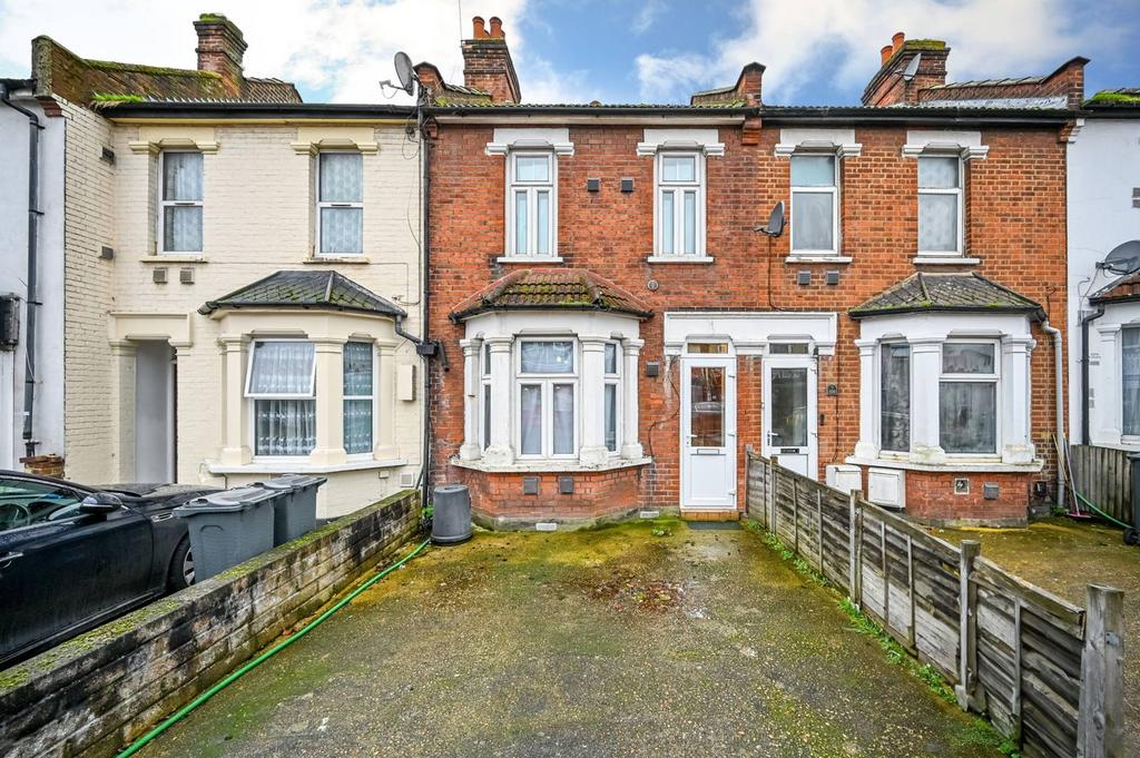 Kingsley Road, Hounslow, TW3 3 bed terraced house for sale £470,000