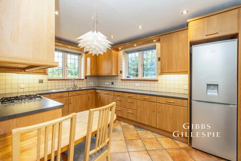 5 bedroom detached house to rent, Wellington Road, Pinner, HA5