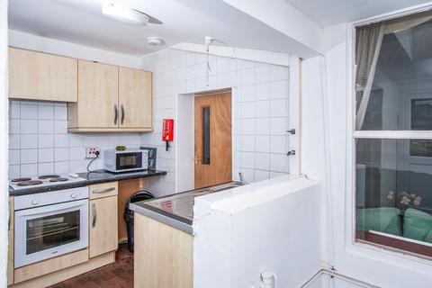 4 bedroom terraced house to rent, Caledonian Road, Bath