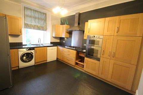 4 bedroom flat to rent, Beaconsfield Place, Top Floor, AB15