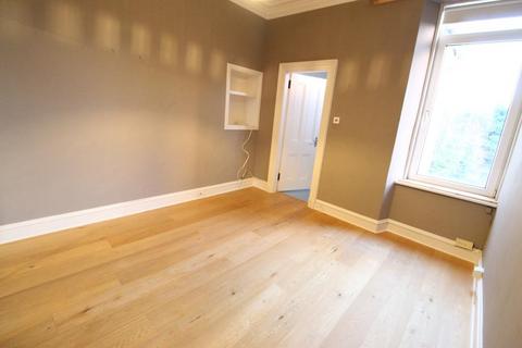 4 bedroom flat to rent, Beaconsfield Place, Top Floor, AB15