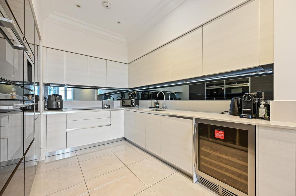 TEC - 5 Elmbridge Court - Kitchen3 (1).jpg