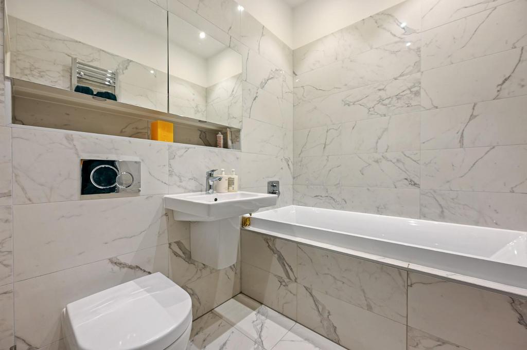 TEC - 5 Elmbridge Court - Bathroom3 (1).jpg