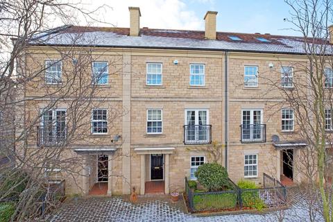 4 bedroom townhouse for sale, Scalebor Square, Burley in Wharfedale LS29